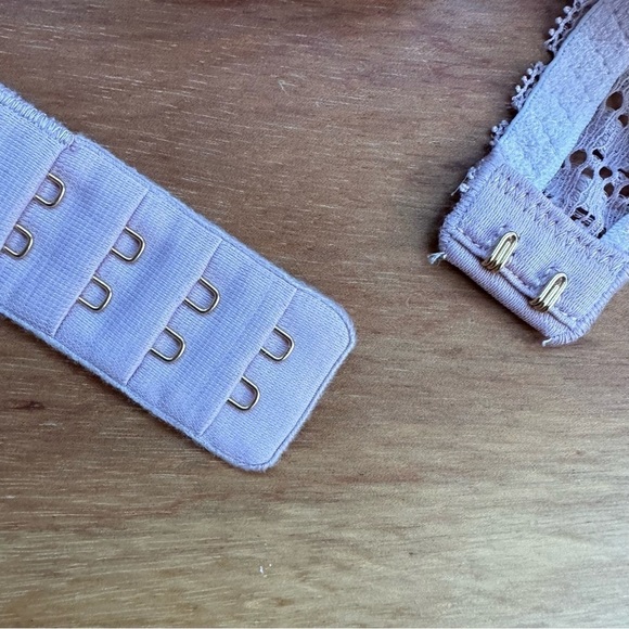 Victoria’s Secret Lace Lined Plunge Bra - Picture 6 of 6